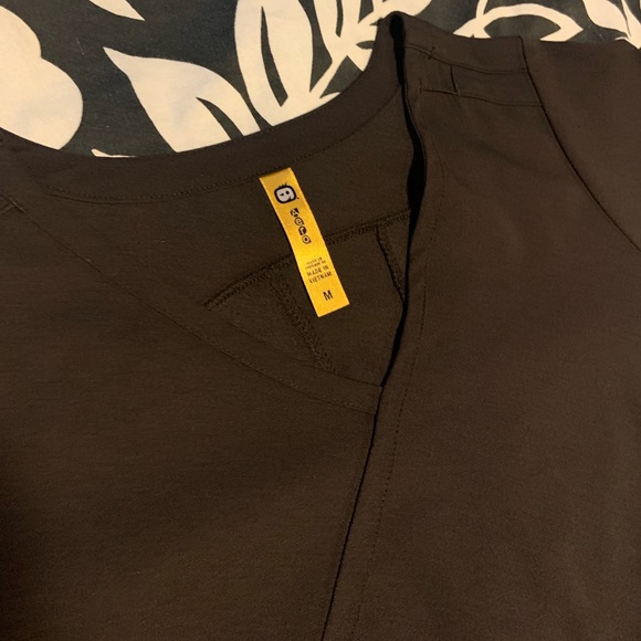 Aero Women’s a scrub Top - Picture 2 of 6